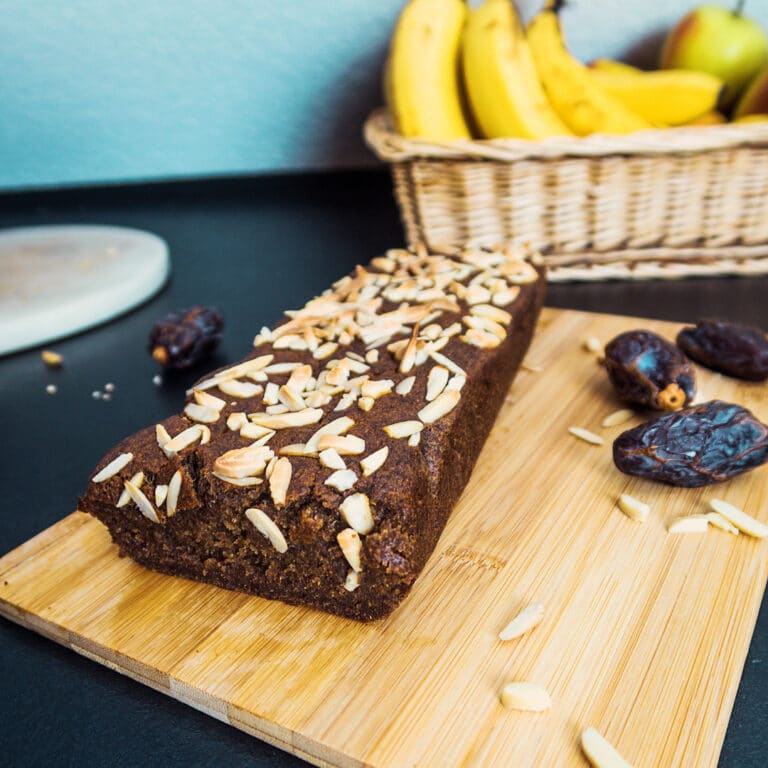 Saftiger Dattelkuchen - Ein saftiger, süßer Kuchen ohne raffinierten Zucker