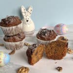Vegane Karottenmuffins ohne Zucker mit Dattelcreme-Füllung, serviert mit Walnüssen – perfekter Snack oder Ostergebäck