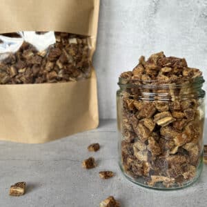 Bio Dattelwürfel aus 100 % Deglet Nour Datteln mit Dattelpulver, ohne Reismehl – im nachhaltigen Standbodenbeutel